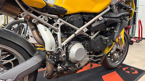 Ducati 999 7 of 9