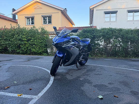 Yamaha YZF-R3 3 of 6