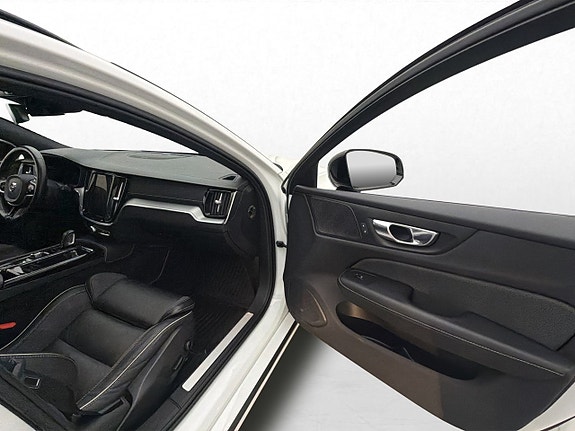 Volvo V60 13 of 30