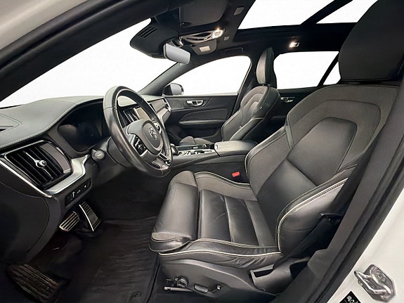 Volvo V60 9 of 30