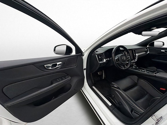 Volvo V60 8 of 30