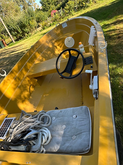 Terhi 410 motorbåt styrpulpet 25 hk Mariner och trailer 8 of 11
