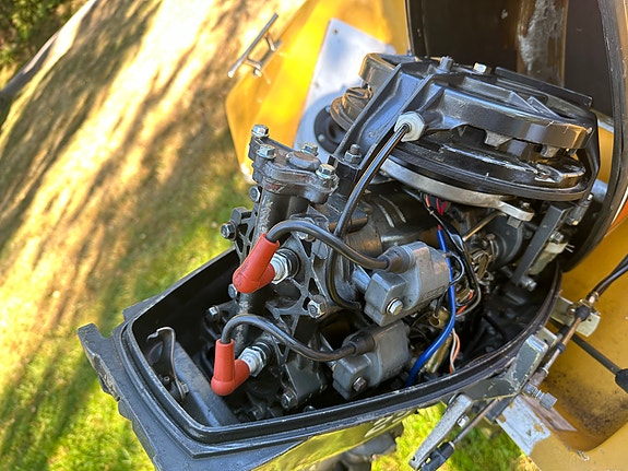 Terhi 410 motorbåt styrpulpet 25 hk Mariner och trailer 7 of 11