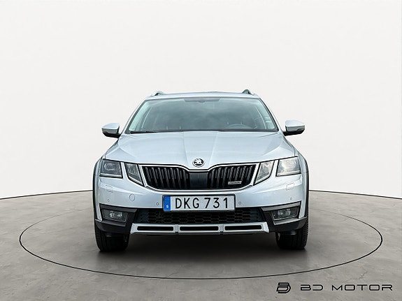 Skoda Octavia Scout 4 of 18