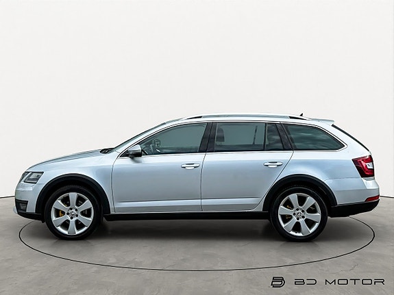 Skoda Octavia Scout 2 of 18