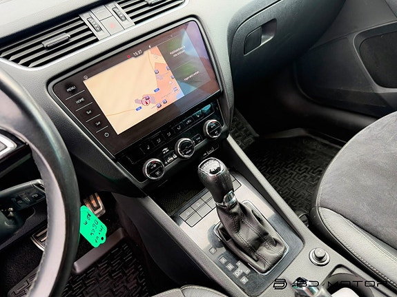 Skoda Octavia Scout 13 of 18