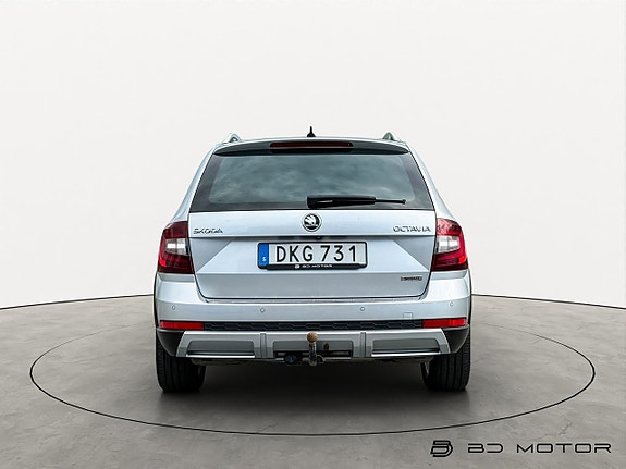 Skoda Octavia Scout 5 of 18