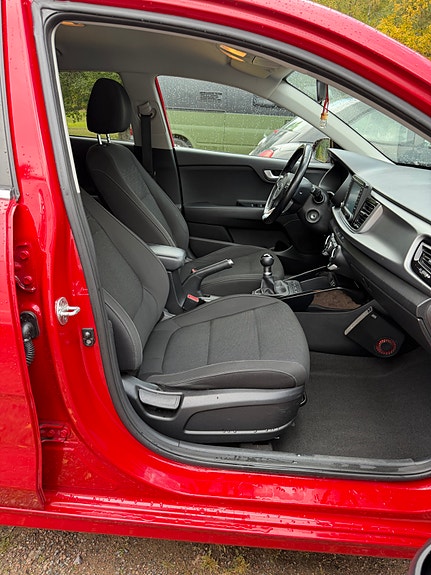 Kia Rio 5 of 9