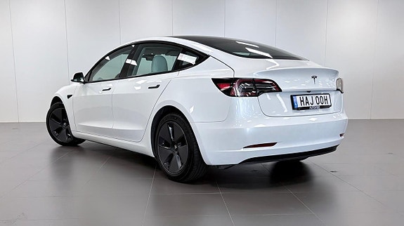 Tesla Model 3 7 of 18
