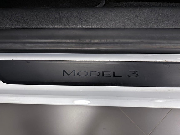 Tesla Model 3 18 of 18