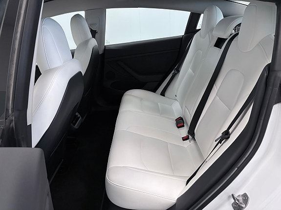 Tesla Model 3 13 of 18