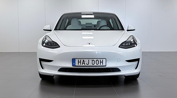 Tesla Model 3 3 of 18