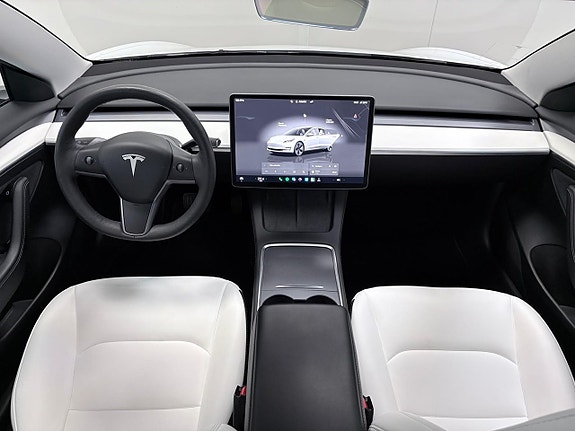 Tesla Model 3 14 of 18