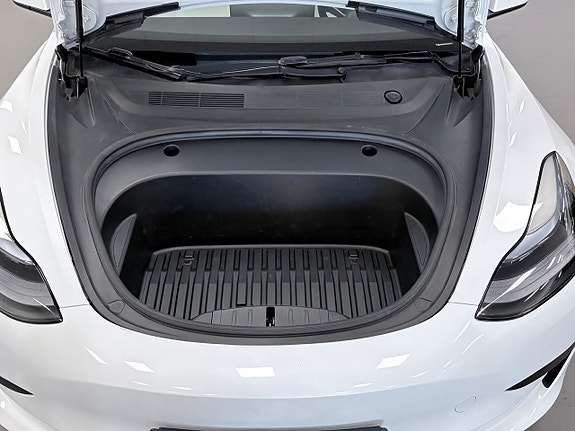 Tesla Model 3 9 of 18