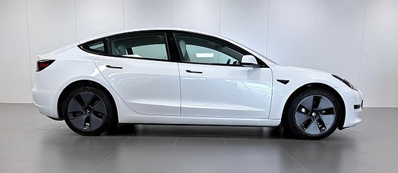 Tesla Model 3 4 of 18