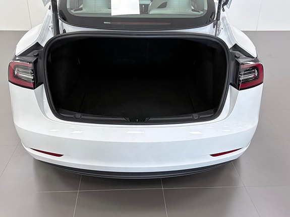 Tesla Model 3 8 of 18