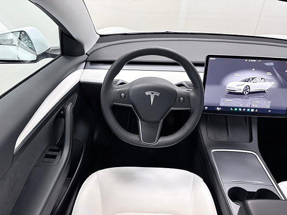 Tesla Model 3 15 of 18