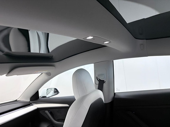 Tesla Model 3 16 of 18