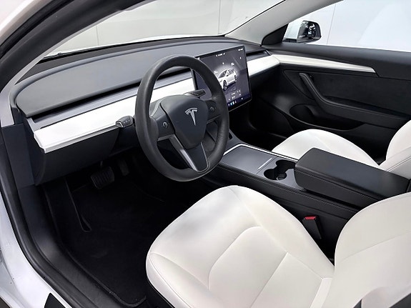 Tesla Model 3 11 of 18