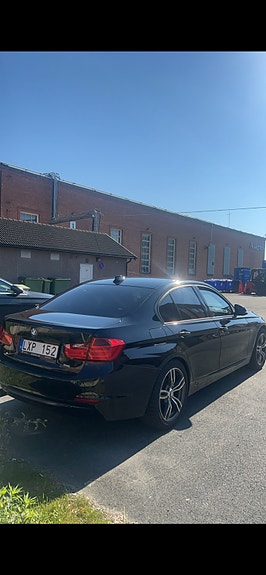 BMW 320d 2 of 5
