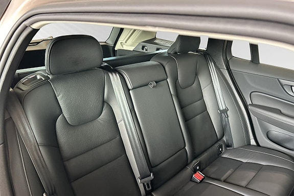 Volvo V60 11 of 27
