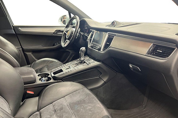 Porsche Macan GTS 15 of 28