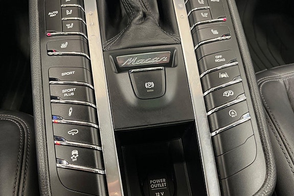 Porsche Macan GTS 21 of 28