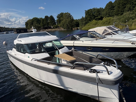 Axopar 24 HT - ankarspel, wc och kyl 3 of 14