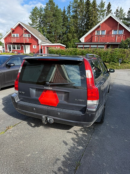 Volvo V70 3 of 7