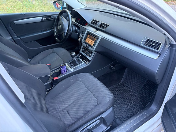 Volkswagen Passat 3 of 9