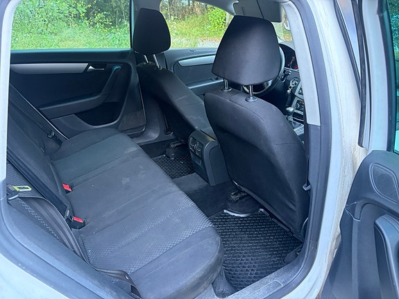 Volkswagen Passat 4 of 9