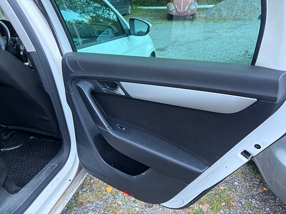 Volkswagen Passat 5 of 9