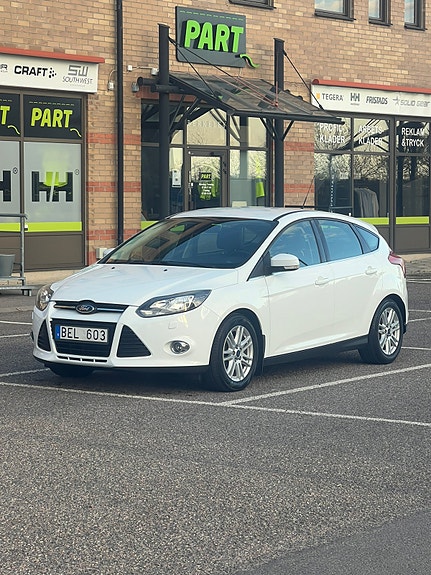 Ford Focus 2 of 9