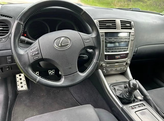 Lexus IS250 3 of 8