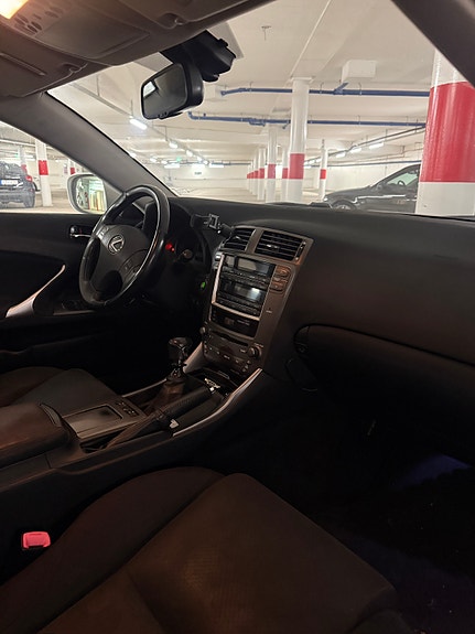 Lexus IS250 4 of 8