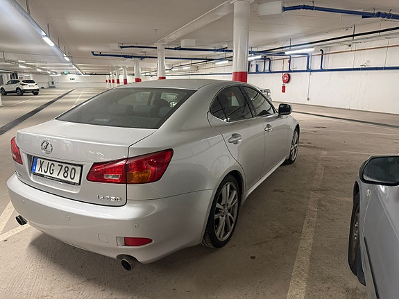 Lexus IS250 7 of 8