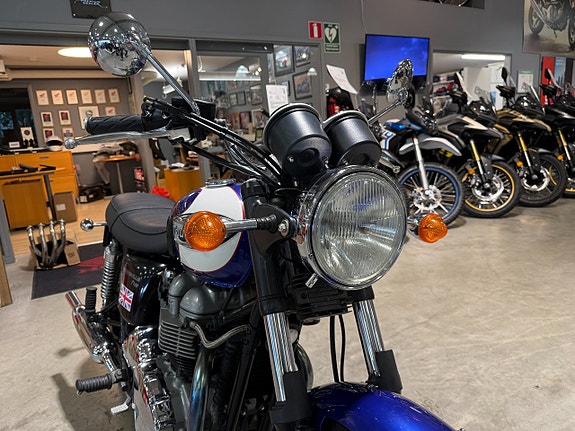 Triumph T100 Bonneville 8 of 12