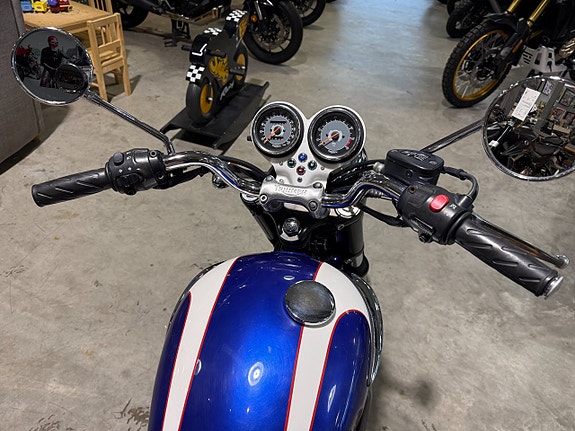 Triumph T100 Bonneville 12 of 12