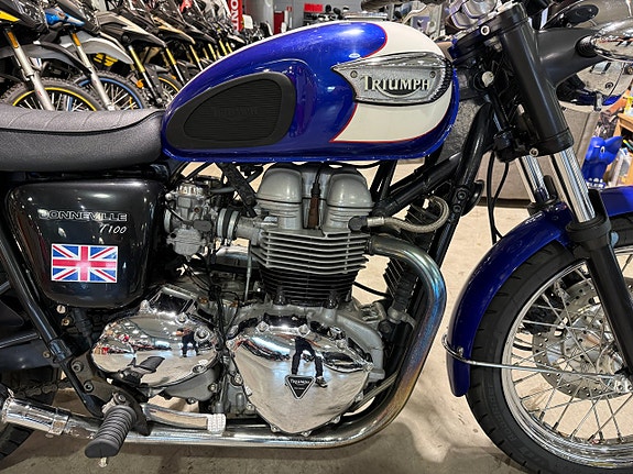 Triumph T100 Bonneville 9 of 12