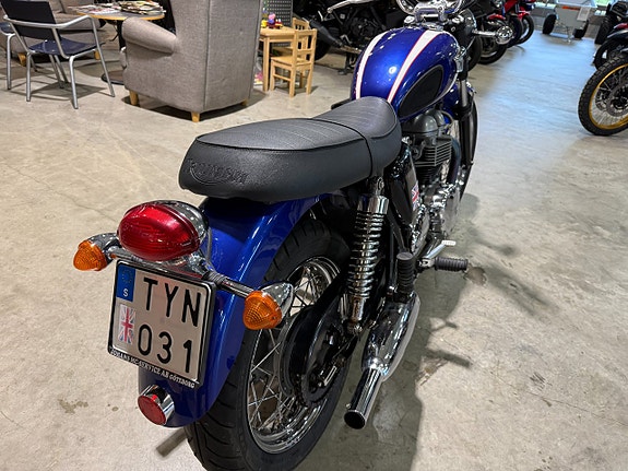 Triumph T100 Bonneville 11 of 12