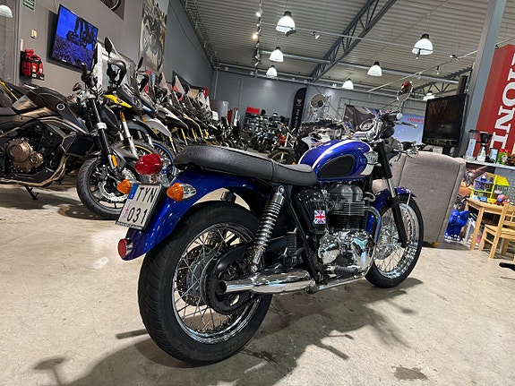 Triumph T100 Bonneville 3 of 12
