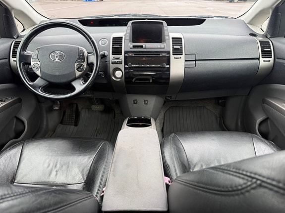Toyota Prius 11 of 14