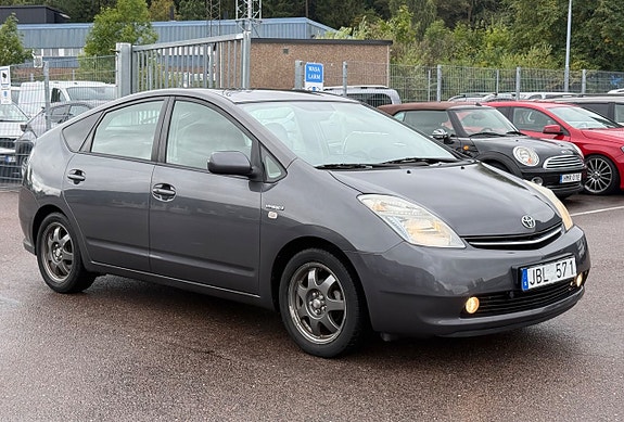Toyota Prius 2 of 14