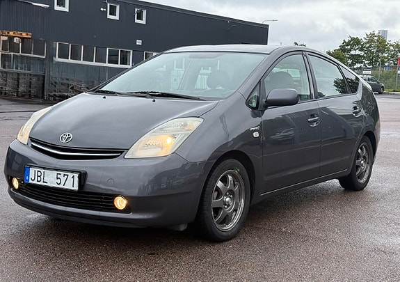 Toyota Prius 4 of 14