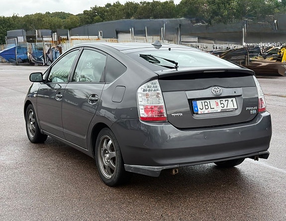 Toyota Prius 5 of 14