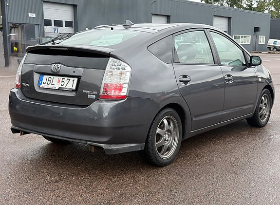 Toyota Prius 6 of 14