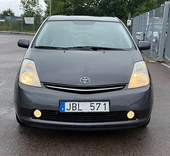 Toyota Prius 3 of 14