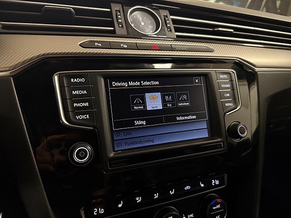 Volkswagen Passat 13 of 26