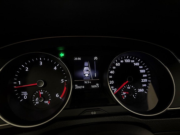 Volkswagen Passat 19 of 26