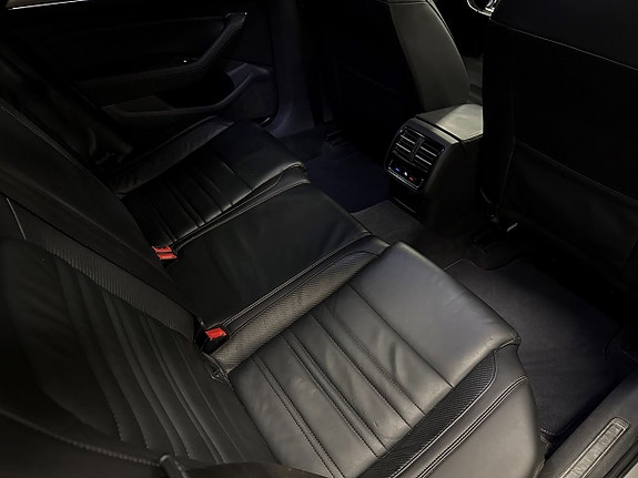 Volkswagen Passat 22 of 26